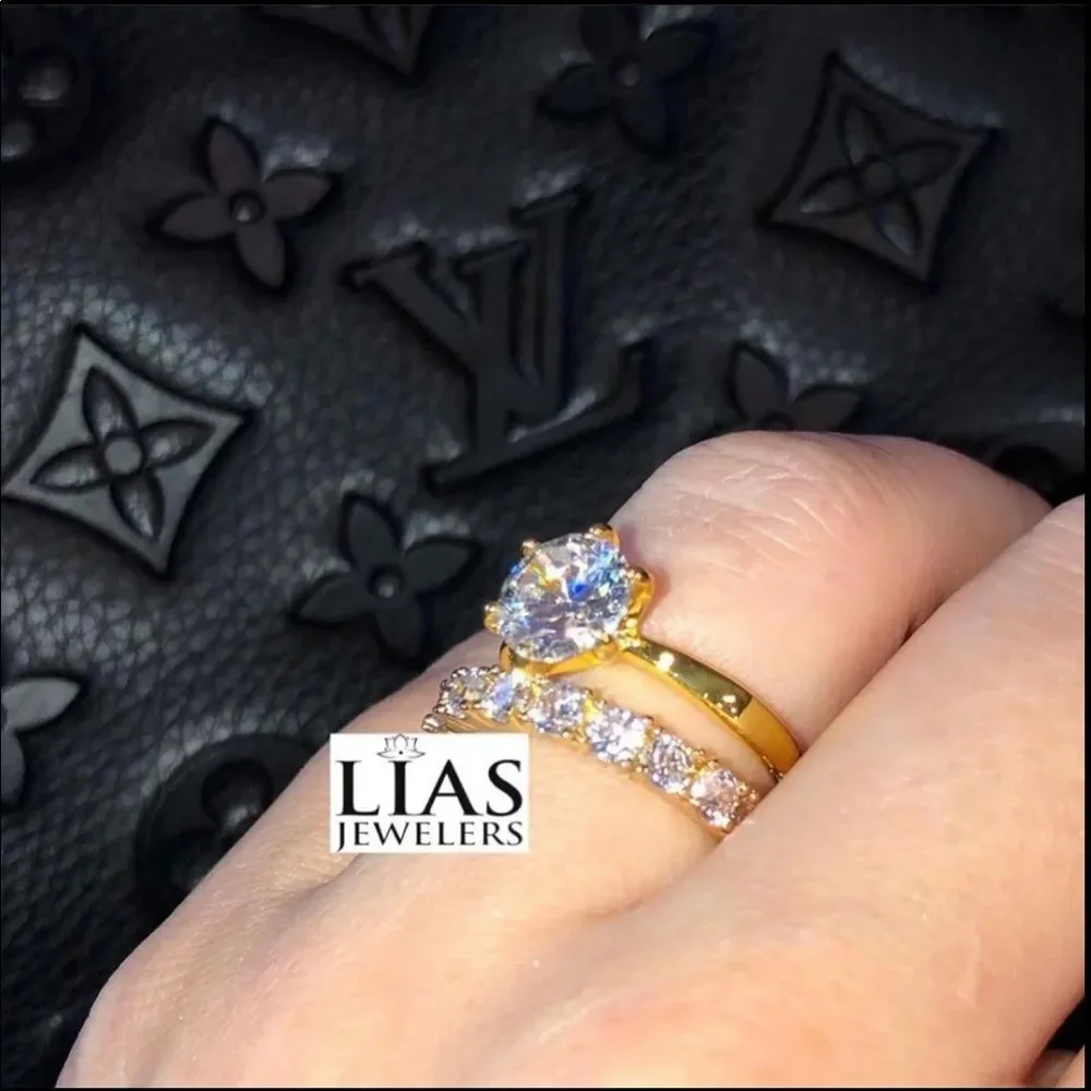 New 18k yellow gold wedding ring set